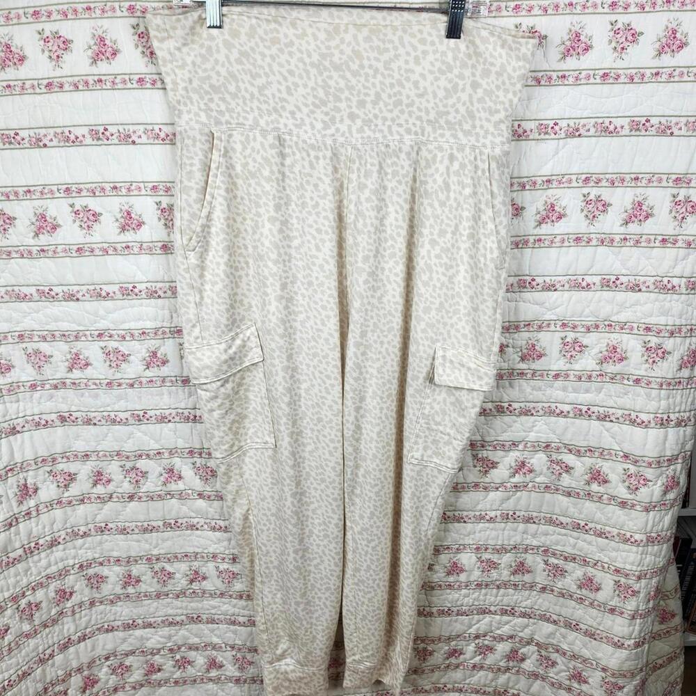 Cozy Beige Leopard Print Casual Pants with Pockets